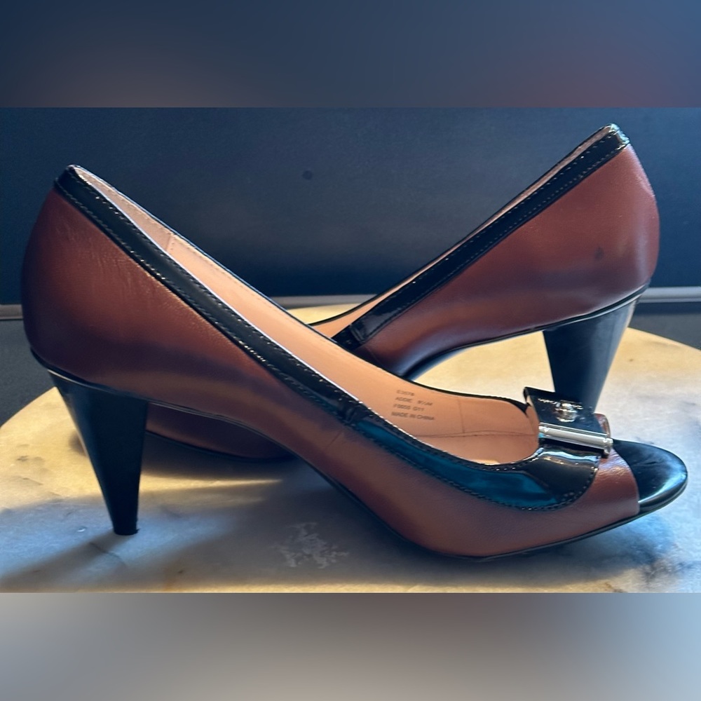 Calvin Klein Business Formal Brown & Black Shoe Metal Buckle Peep Toe Sz 9 1/2